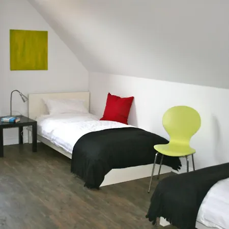 بيت للعطل Fru *